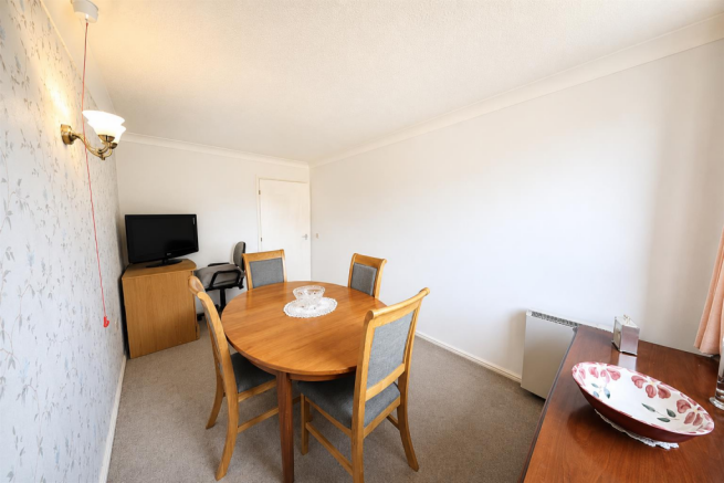 2 bed Flat for sale Image 10