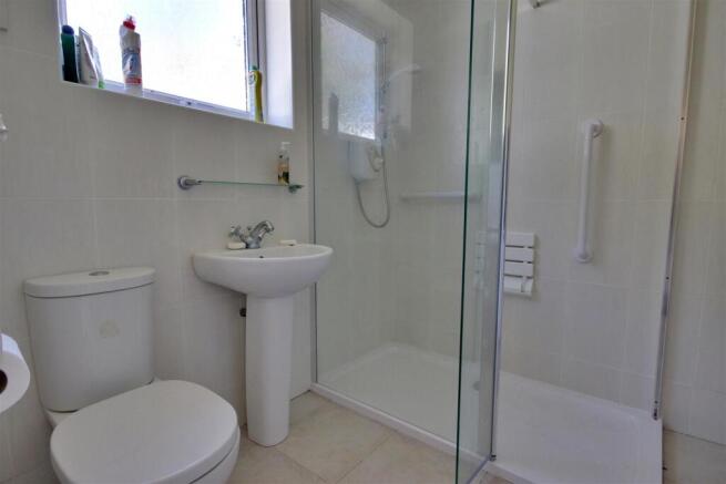 4 bed Detached Bungalow for sale Image 10