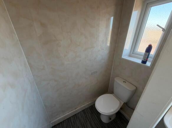 2 bed Flat to rent Image 5