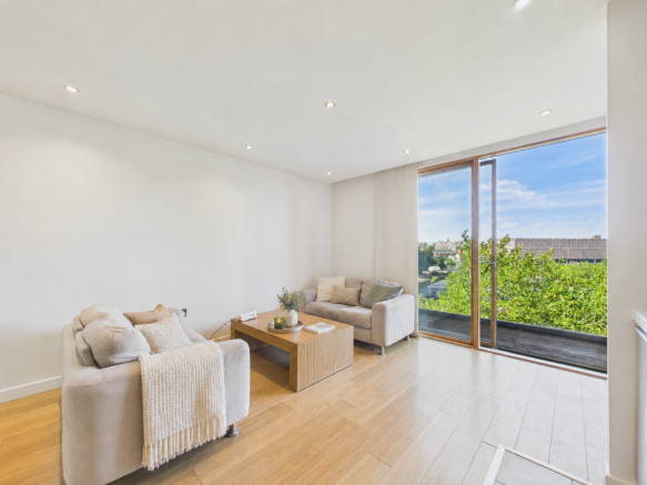 1 bed Apartment to rent Image 2