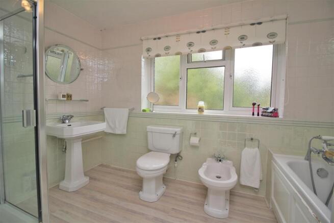 En-Suite Bathroom.JPG