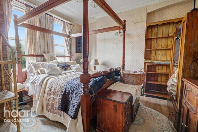 7 bed Detached for sale Image 4
