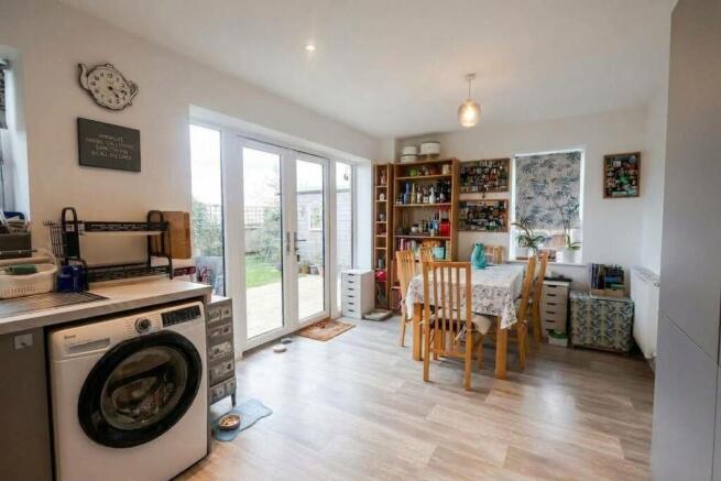 KITCHEN/DINING ROOM