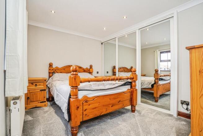 4 bed Detached for sale Image 10