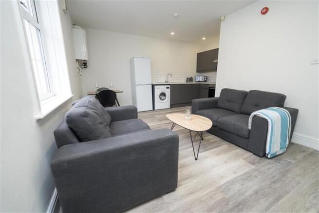 3 bed Apartment to rent Image 7