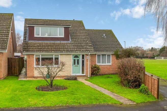 3-bed detached on Field Close, Kidlington, OX5, £475,000