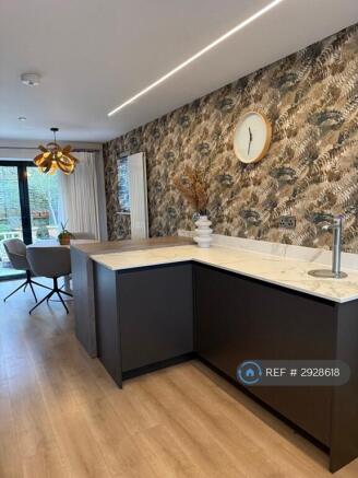 4 bed Detached to rent Image 4