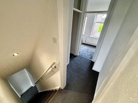 2 bed Terraced to rent Image 6