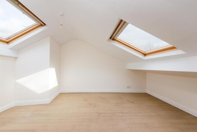5 bed Detached to rent Image 10