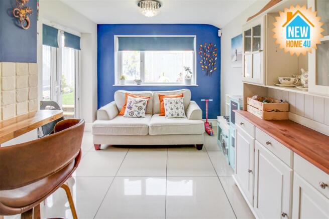 KITCHEN / DINING / DAY ROOM: