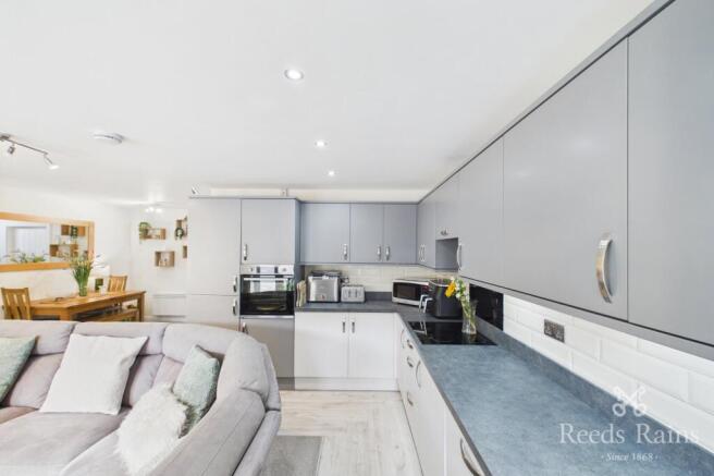2 bed Apartment for sale Image 11