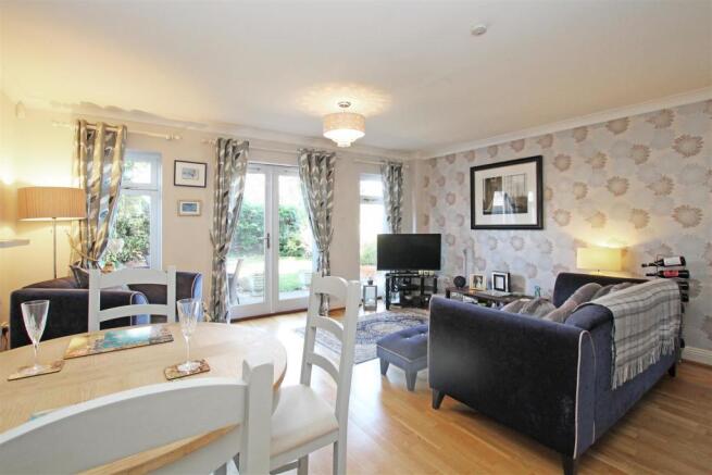 48PFR - Living room 2.jpg