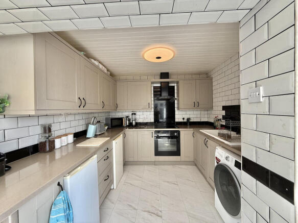 3 bed Semi-Detached for sale Image 8