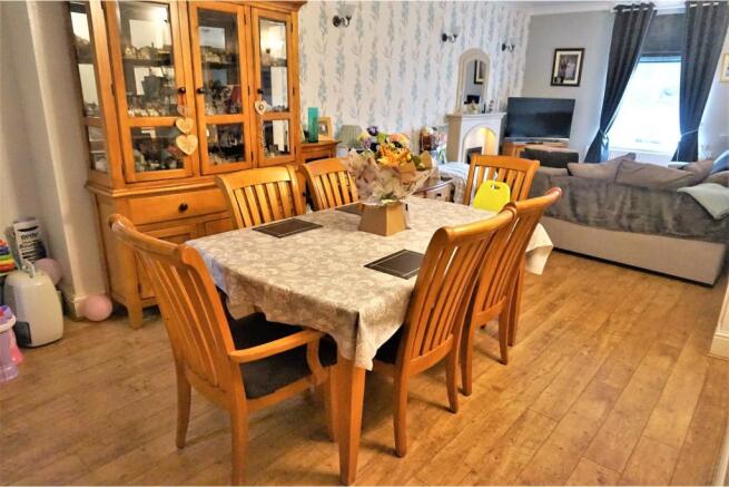 Lounge/Dining Room