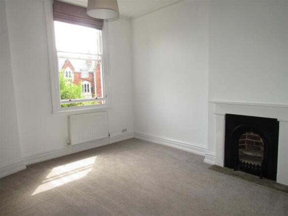 2 bed Flat to rent Image 5