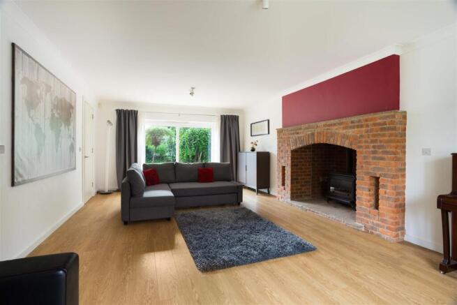 6 bed Detached for sale Image 8