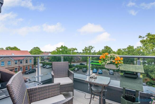 2 bed Apartment for sale Image 4