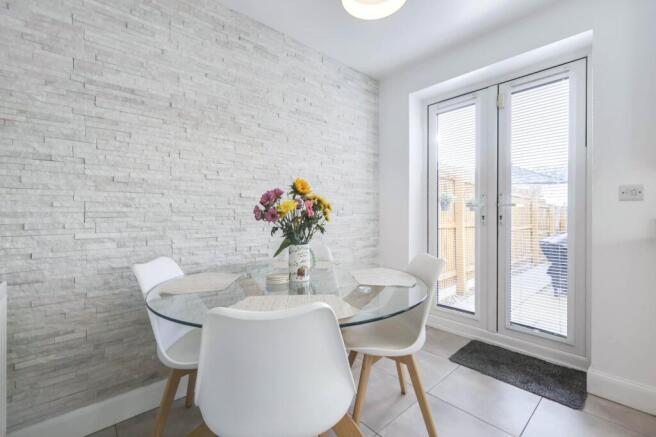 3 bed House for sale Image 4
