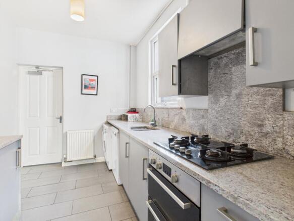 CAM04922G0-PR0107-STILL005