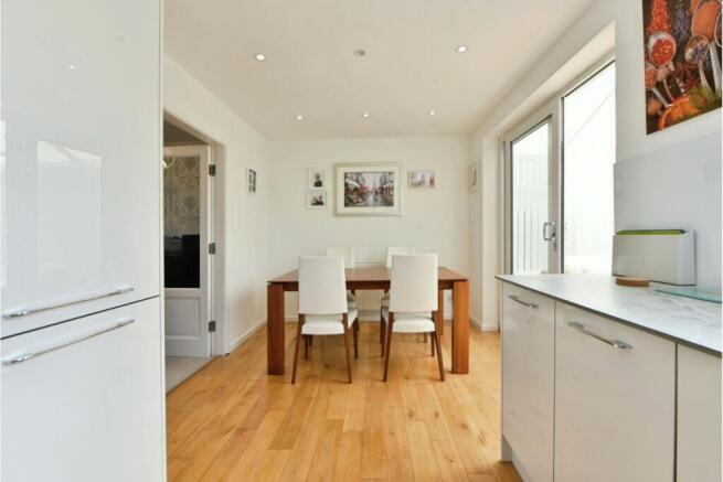 3 bed Semi-Detached for sale Image 9