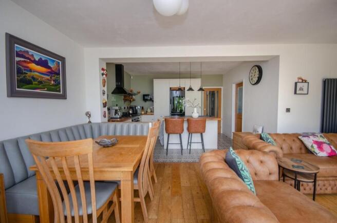 Family-dining-kitchen.jpg
