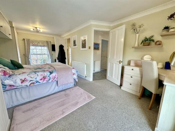 master bedroom.JPEG