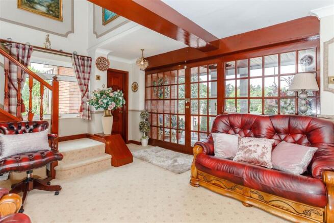 8387098-interior18.jpg
