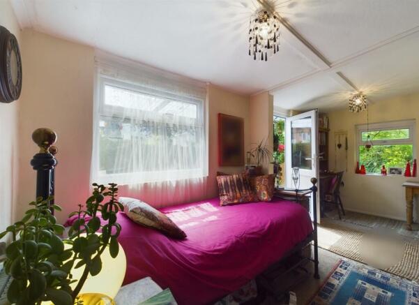 CAM01381G0-PR0133-STILL009.jpg