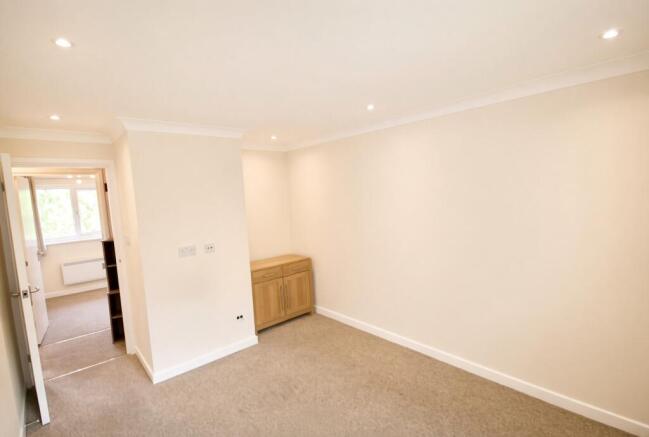 Flat 27 Winchester Court , London Road, Loudwater, High Wycombe, HP11 1HB photo 4