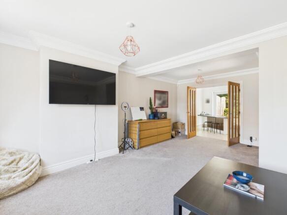 CAM03729G0-PR0024-STILL005