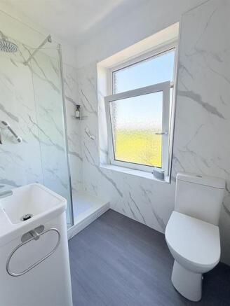 2 bed Flat for sale Image 8