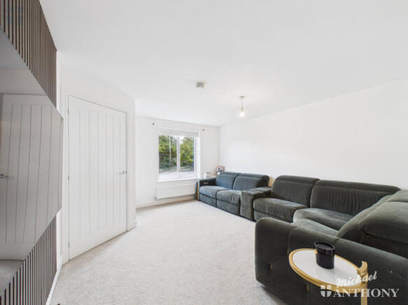 CAM03218G0-PR0756-STILL001