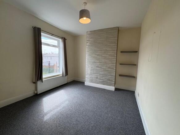 2 bed Terraced to rent Image 6