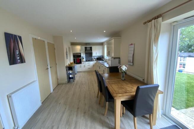 kitchen/dining room 