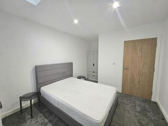 2 bed Apartment to rent Image 5