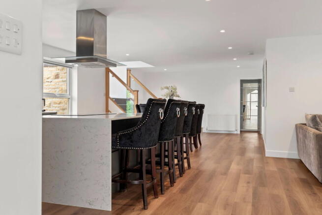 4 bed Detached for sale Image 6
