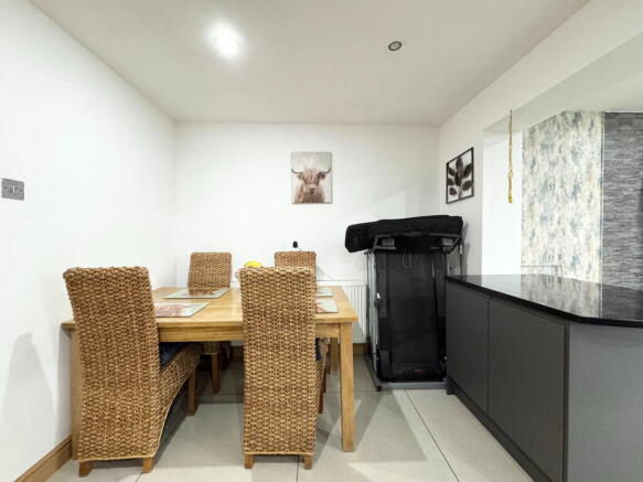 4 bed Detached for sale Image 5