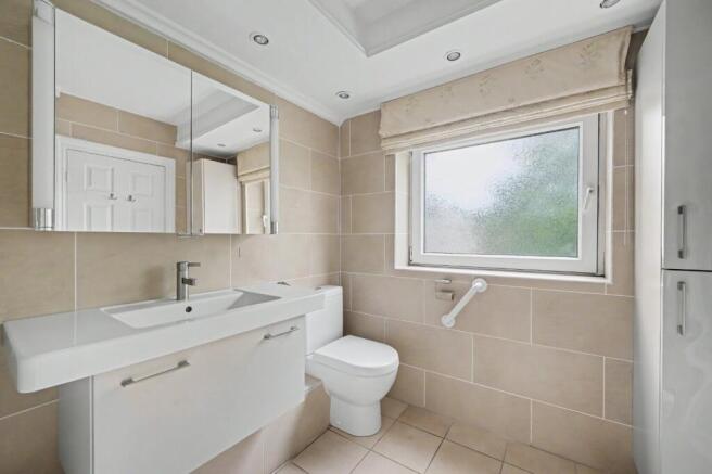 3 bed Apartment for sale Image 9