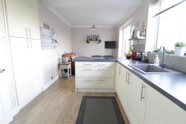 KITCHEN/DINER