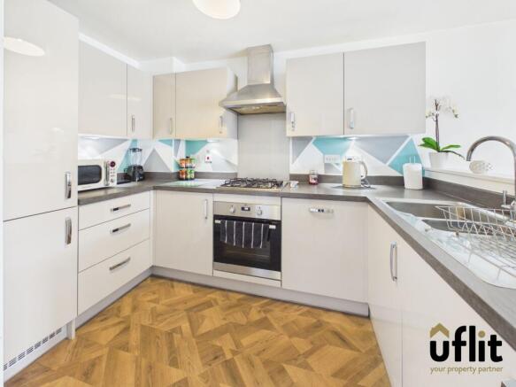 4 bed Semi-Detached for sale Image 4