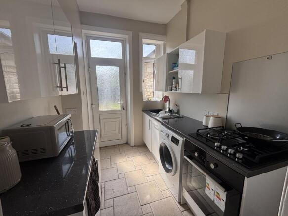 3 bed House to rent Image 7