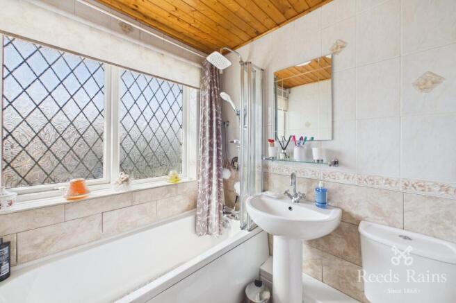 4 bed Detached for sale Image 11