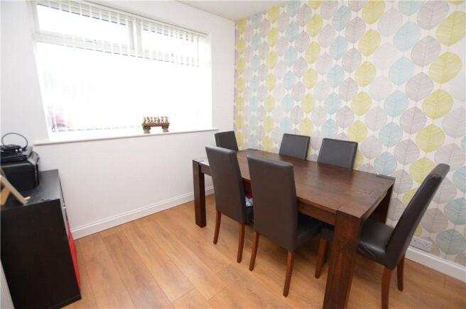 Bed 4/ Dining Room