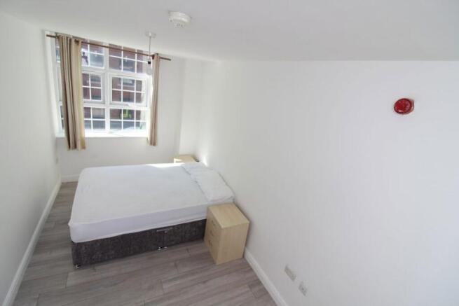 2 bed Flat to rent Image 5