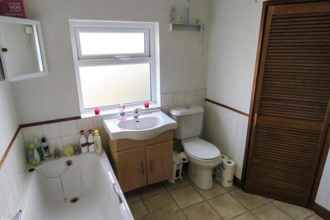BAthroom.JPG