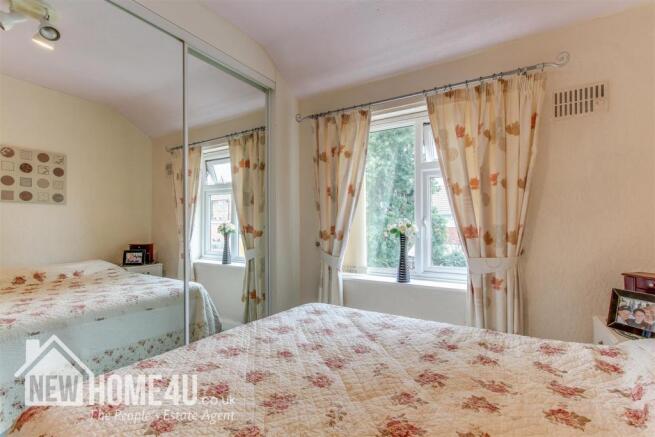 MASTER BEDROOM: