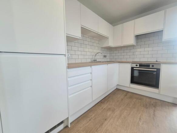 2 bed Apartment to rent Image 9