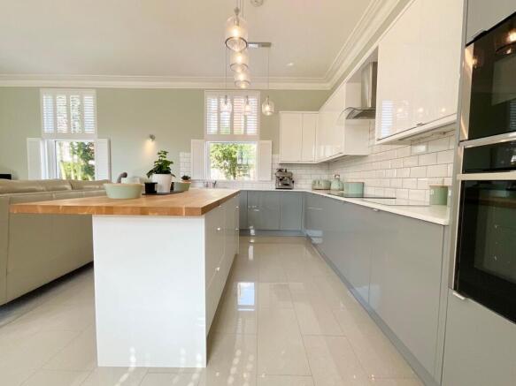 2 bed Apartment for sale Image 10