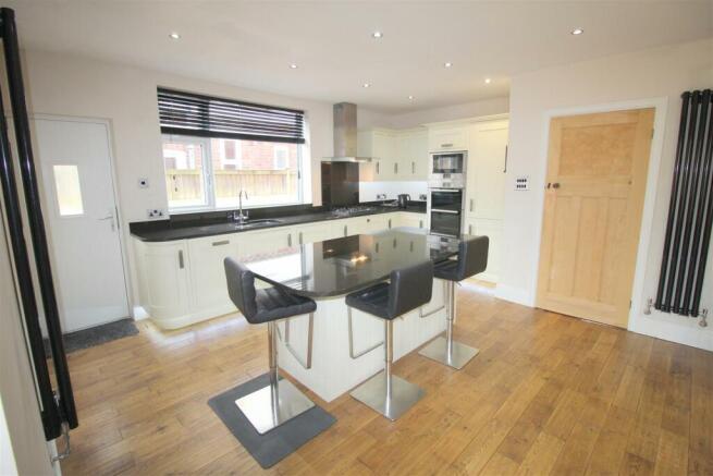 Open Plan Living/Dining Kitchen