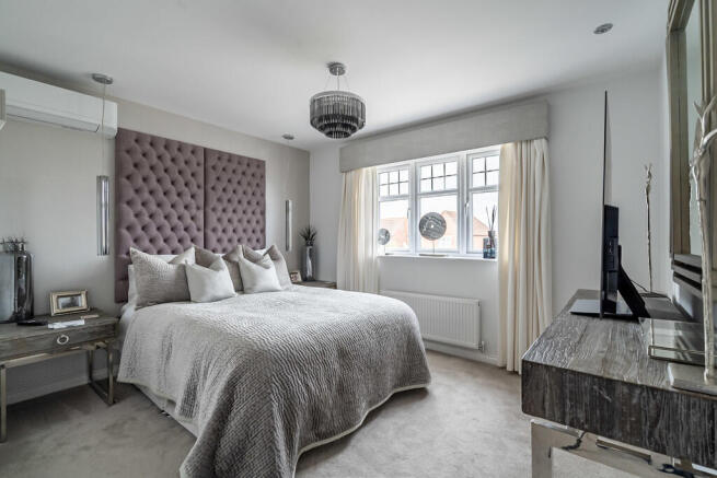4 bed Detached for sale Image 11